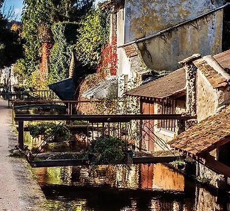 Les Pierres De Vendégház